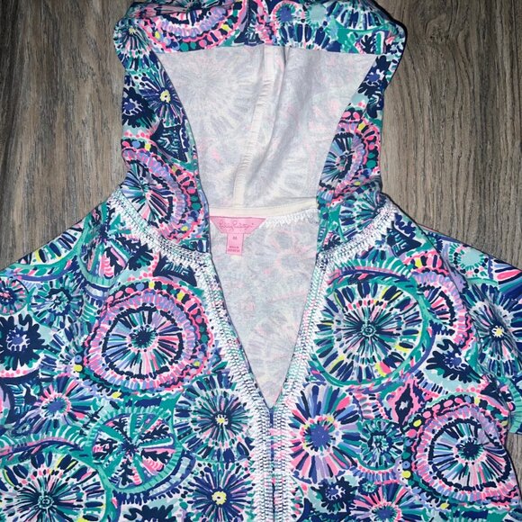 Lilly Pulitzer UPF 50+ Harmon Pullover-Size Medium- Hoodie Multi The Swim $128 - Picture 3 of 5